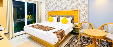 Hotel Lake View Near Airport Zone