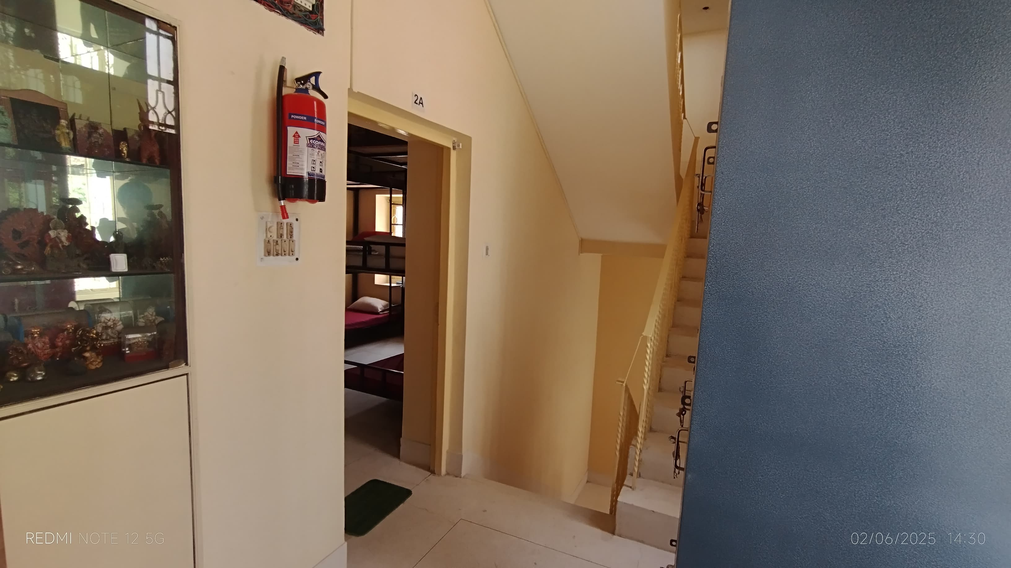 ROAMERS INN (Backpackers Hostel) - Tap to explore photos