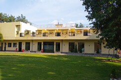Rooms of Hotel O Ambuja City Centre Mall Formerly Amar Marriage Palace