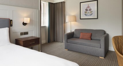 Hilton St Anne's Manor, Bracknell Room Type - QUEEN GUEST ROOM