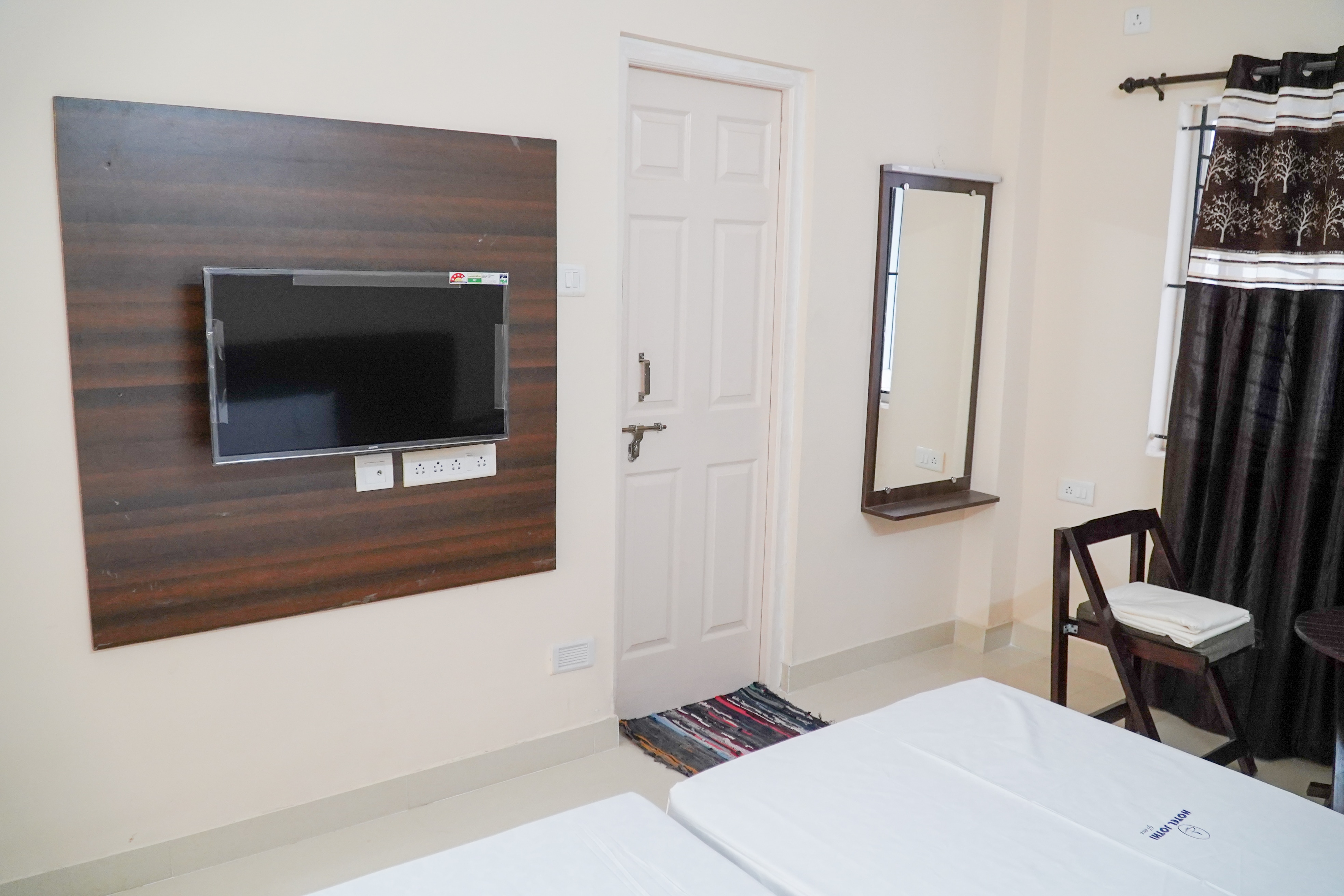 HOTEL JOTHI - Tap to explore photos