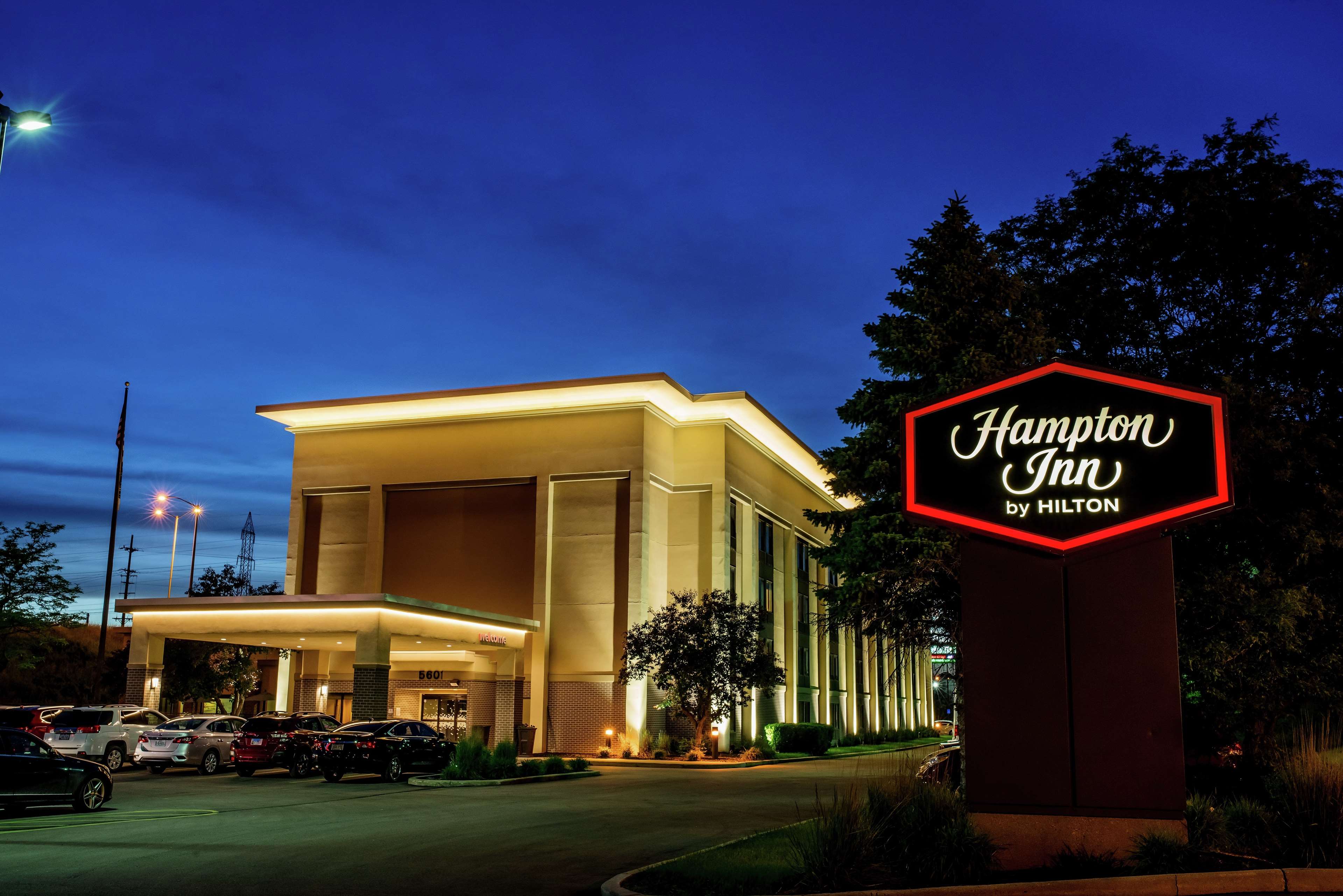Hampton Inn Milwaukee Northwest - Tap to explore photos