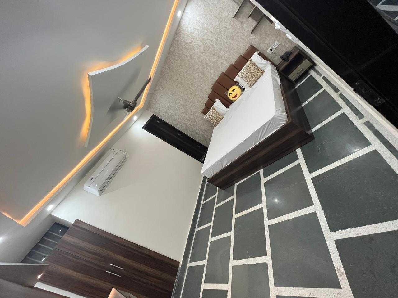 Hotel O Yaduvanshi - Tap to explore photos