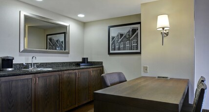 Embassy Suites Winston-Salem Room Type - 2 DBL BED SUITE NONSMOKING