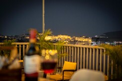 MAYA'S MANOR  A Luxury Lake View Boutique Hotel