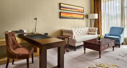 Crowne Plaza Ordos Room Type - 1 King Bed 1 bedroom Suite Balcony Lounge Access