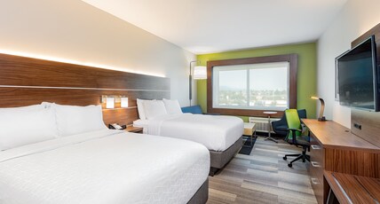 Holiday Inn Express & Suites Moreno Valley - Riverside Room Type - 2 Queen Suite Mobil Access Tub Sofa Bed