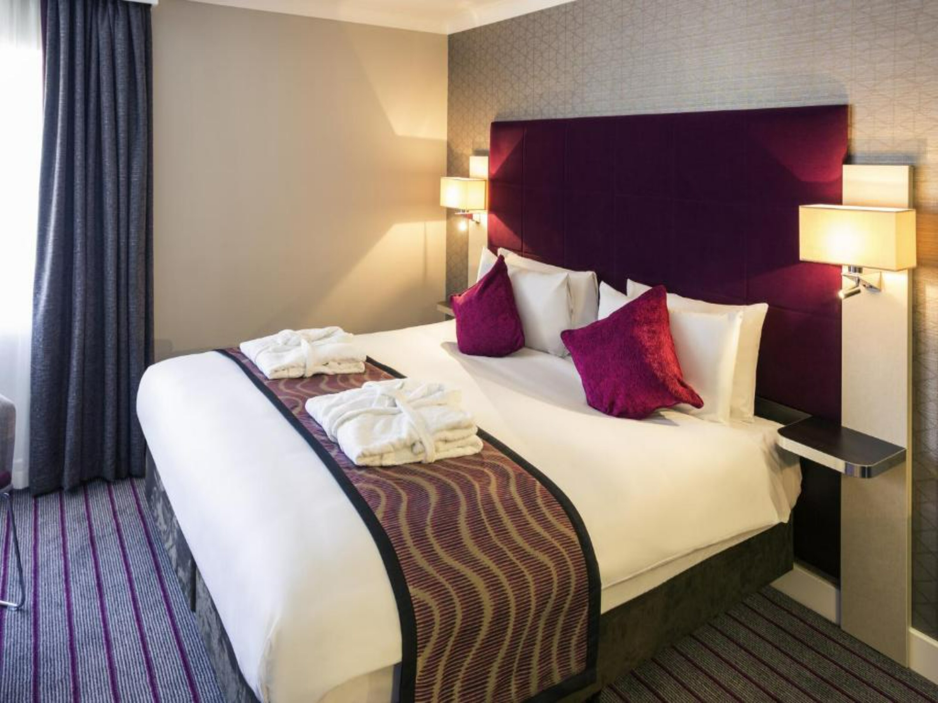 Mercure London Heathrow Hotel - Tap to explore photos