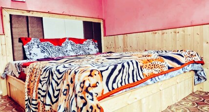 Pink House Homestay Room Type - Deluxe Room with Mountain View