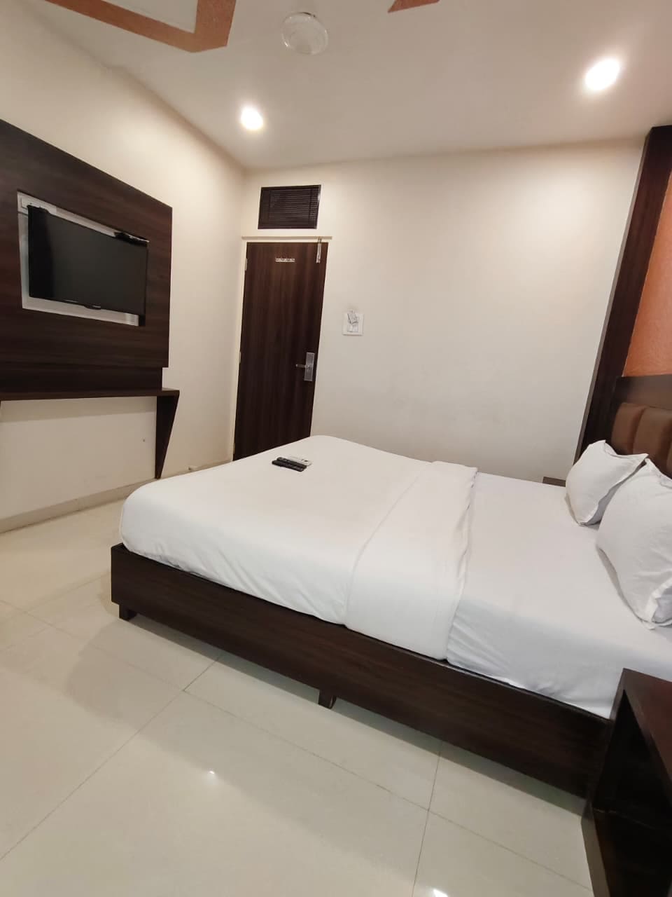 BKC NX Rooms and Caretaker - Tap to explore photos