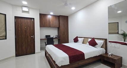 DAZE OFF STUDIO HOUSE | Wi-Fi & Lawn Room Type - Super Deluxe Room (B Wing)