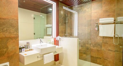 Novotel Nha Trang Room Type - Executive with 1 Kingsize Bed Ocean View