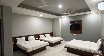 Hotel Shankar Ujjain Room Type - 6 Bedded Family Room