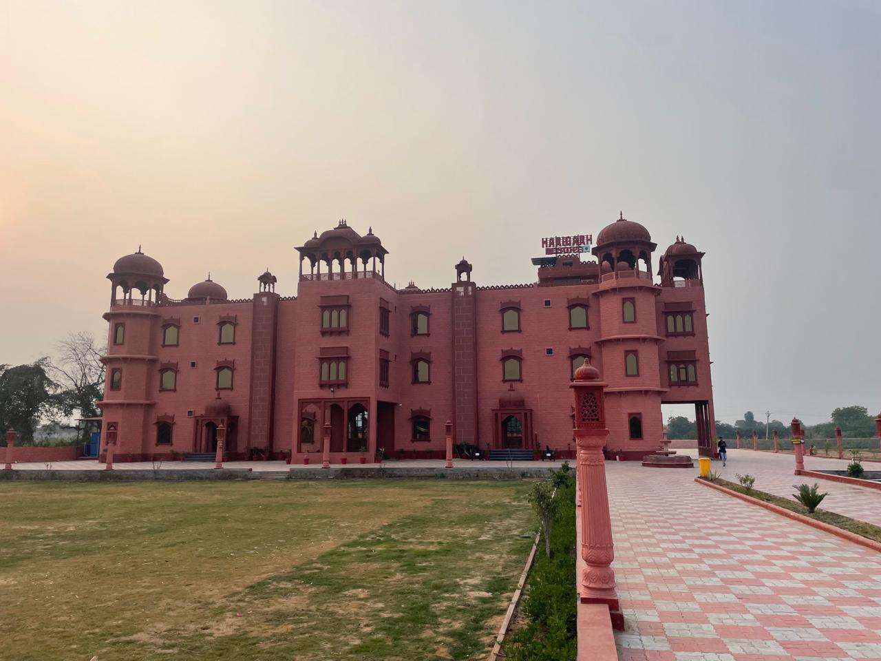 Harigarh Resort - Tap to explore photos