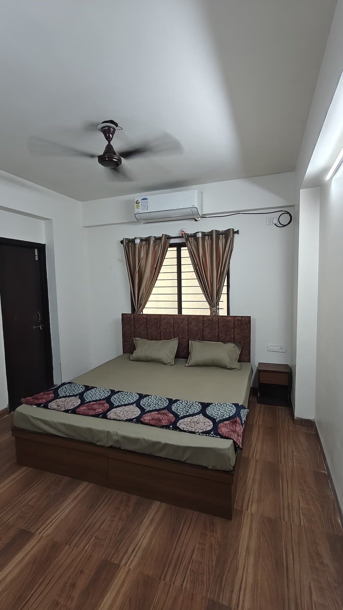 Radhe Govind Homestay 2BHK Flat Near Mahakal - Tap to explore photos