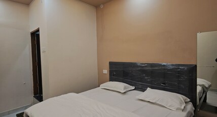 Maa Parvati Homestay Ayodhya Room Type - Standard Bedroom 4