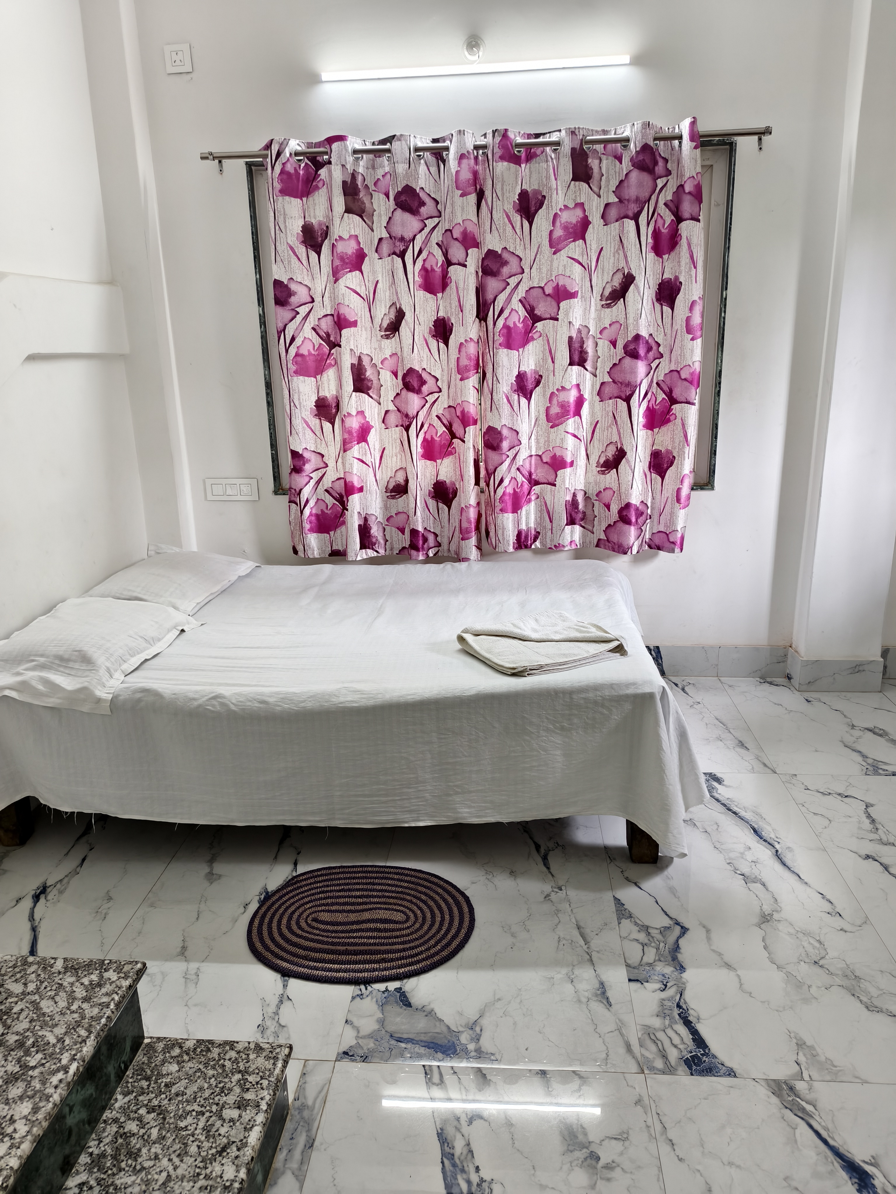 Bridhi Guest House - Tap to explore photos
