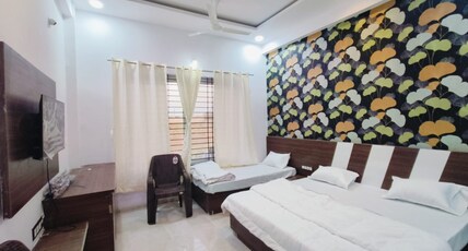 Shree Mahakal Manjula Room Type - Deluxe Triple Room