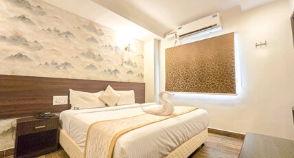 HOTEL PARK KRISHNA (SRI BALAAJI HOSPITALITY) Room Type - Deluxe Double Room AC