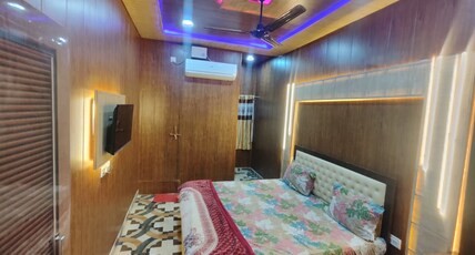 HOTEL GARUDA AND RESTAURANT Room Type - AC Deluxe Bedroom
