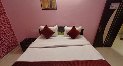 Hotel Chhavi Holidays Room Type - Deluxe Room