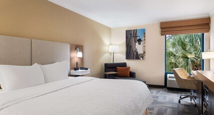 Hampton Inn Charleston North Room Type - 1 KING BED NONSMOKING