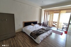 The Gonay Manor, Homestay