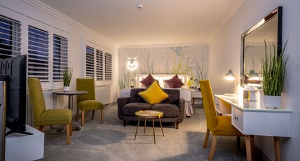 Best Western Plus White Horse Hotel Room Type - Suite-1 King Bed, Non-Smoking, Presidential Room, 2 Person Jacuzzi, Living Area, Walk In Closet Best Western Plus White Horse Hotel Room Type - Suite-1 King Bed, Non-Smoking, Presidential Room, 2 Person Jacuzzi, Living Area, Walk In Closet