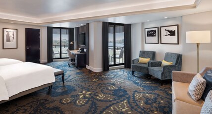 Radisson Blu Hotel, Dubai Deira Creek Room Type - Junior Suite - Balcony with Creek View