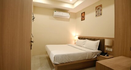 Arya Inn Room Type - STANDARD ROOM,