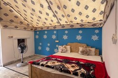 Robin desert safari camp