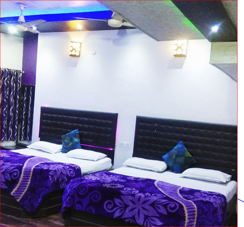 Hotel Revoli 10 Min walk to Golden Temple - Tap to explore photos
