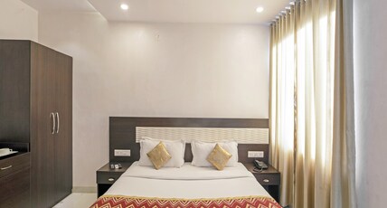 Hotel Anchal Villa By YB Hotels Room Type - Deluxe AC Room