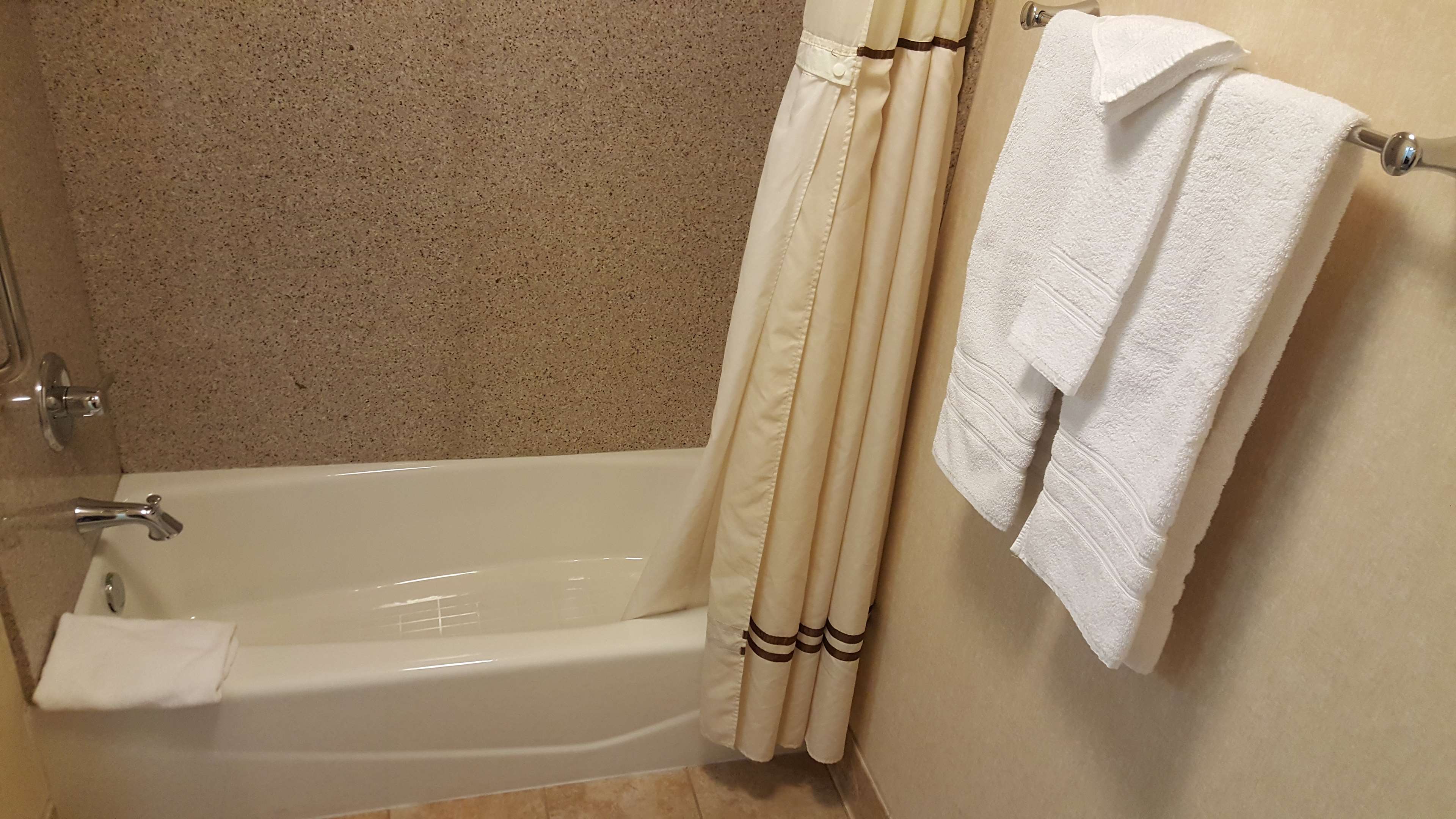 Best Western San Dimas Hotel & Suites - Tap to explore photos
