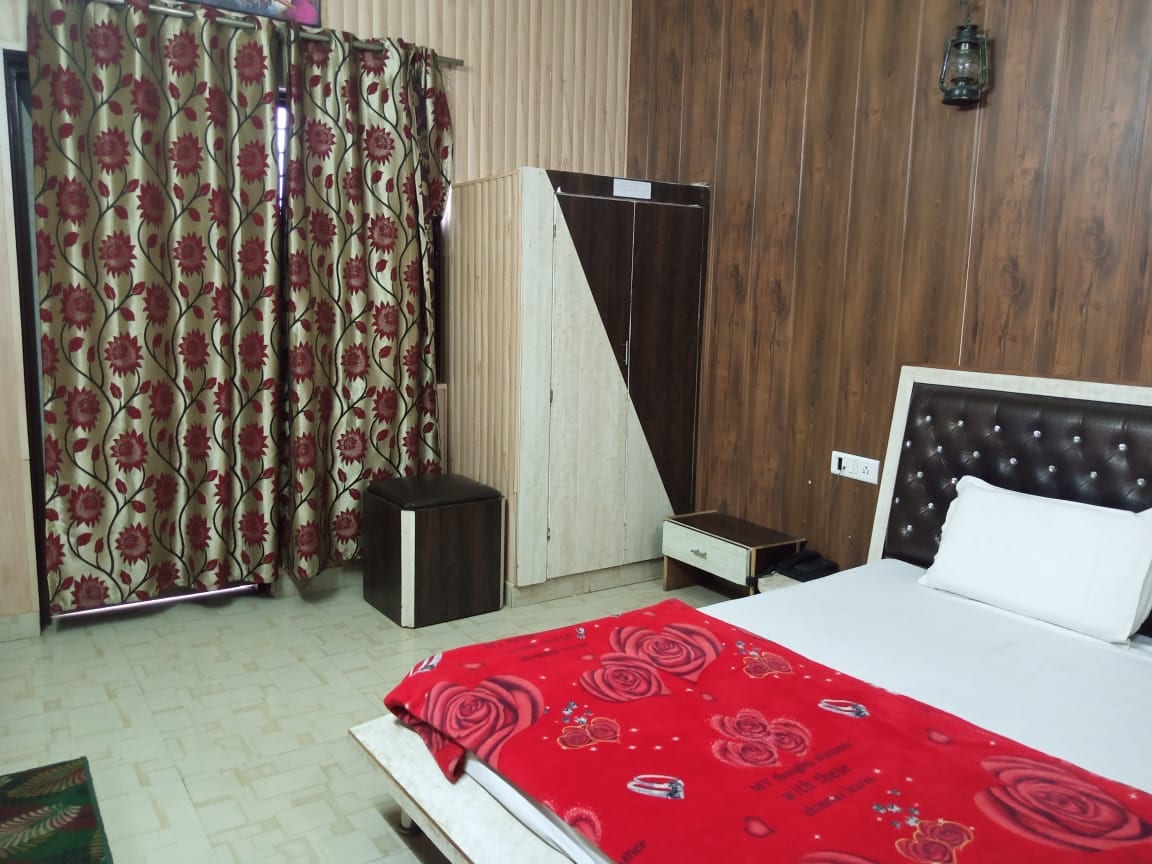 Hotel Priya Palace - Tap to explore photos