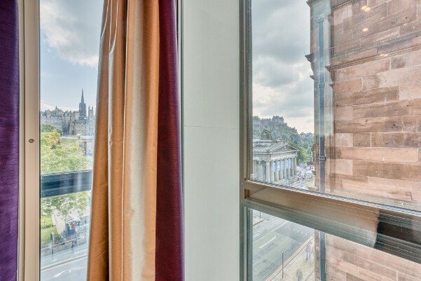 Premier Inn Edinburgh Cc Waverley - Tap to explore photos