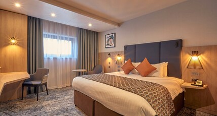 Crowne Plaza READING EAST Room Type - 1 King Bed Standard