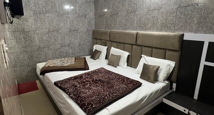 RPYATRI NIWAS Room Type - THREE BED ROOM AC