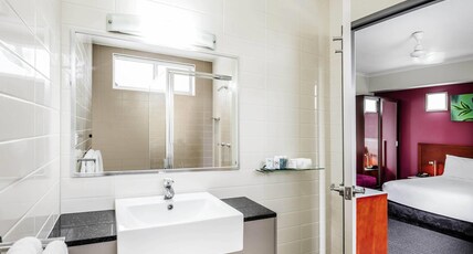 Novotel Darwin Airport Room Type - Standard Room 1 Queen Bed