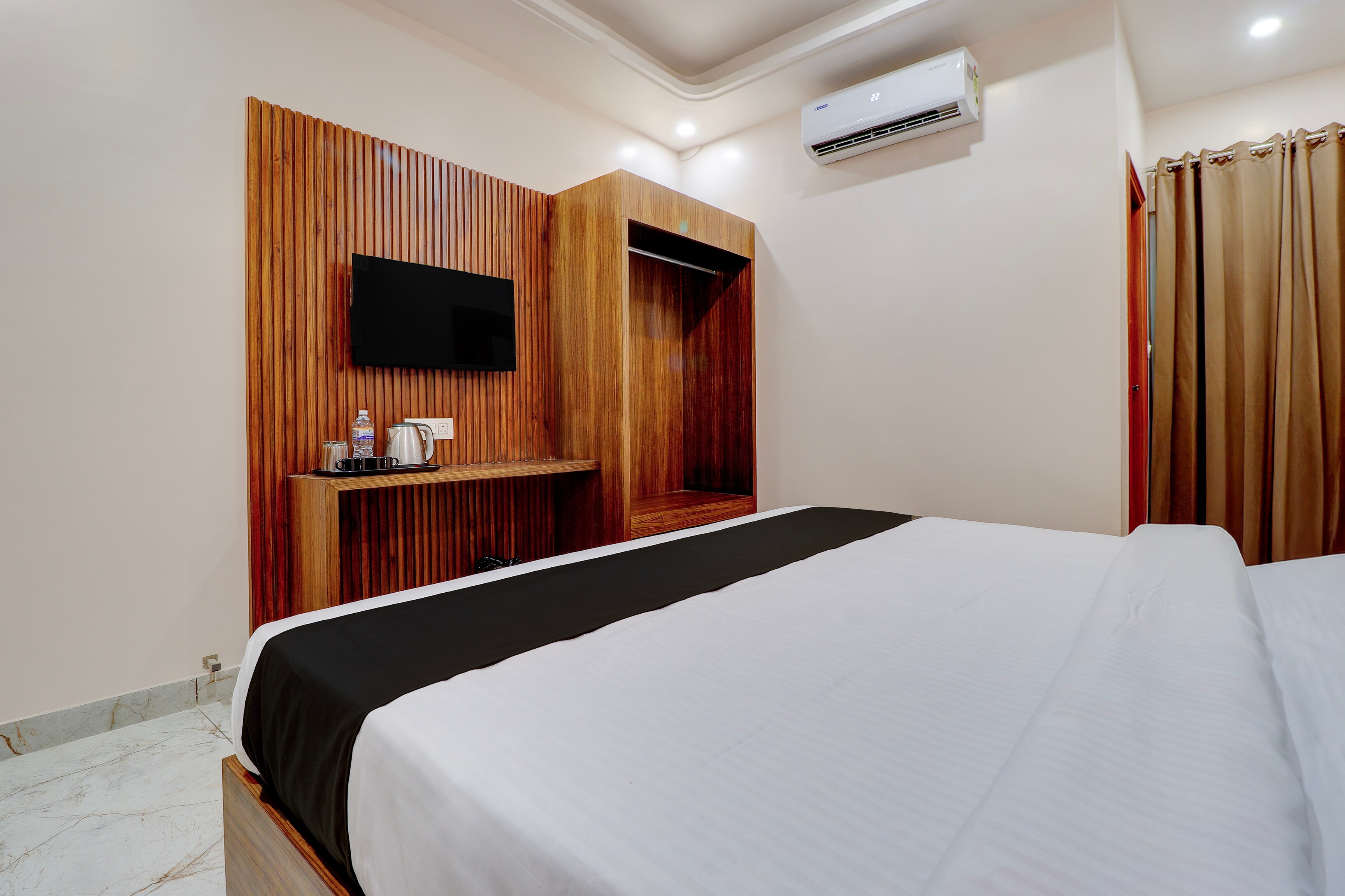 Super Townhouse Laksar Road Haridwar Formerly Waliya Hotel - Tap to explore photos