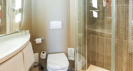 ibis Amsterdam Centre Room Type - Room with view and ibis double bed ibis Amsterdam Centre Room Type - Room with view and ibis double bed