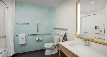 Tru by Hilton Miami West Brickell Room Type - 2 QUEEN ACCESSIBLE W  TUB
