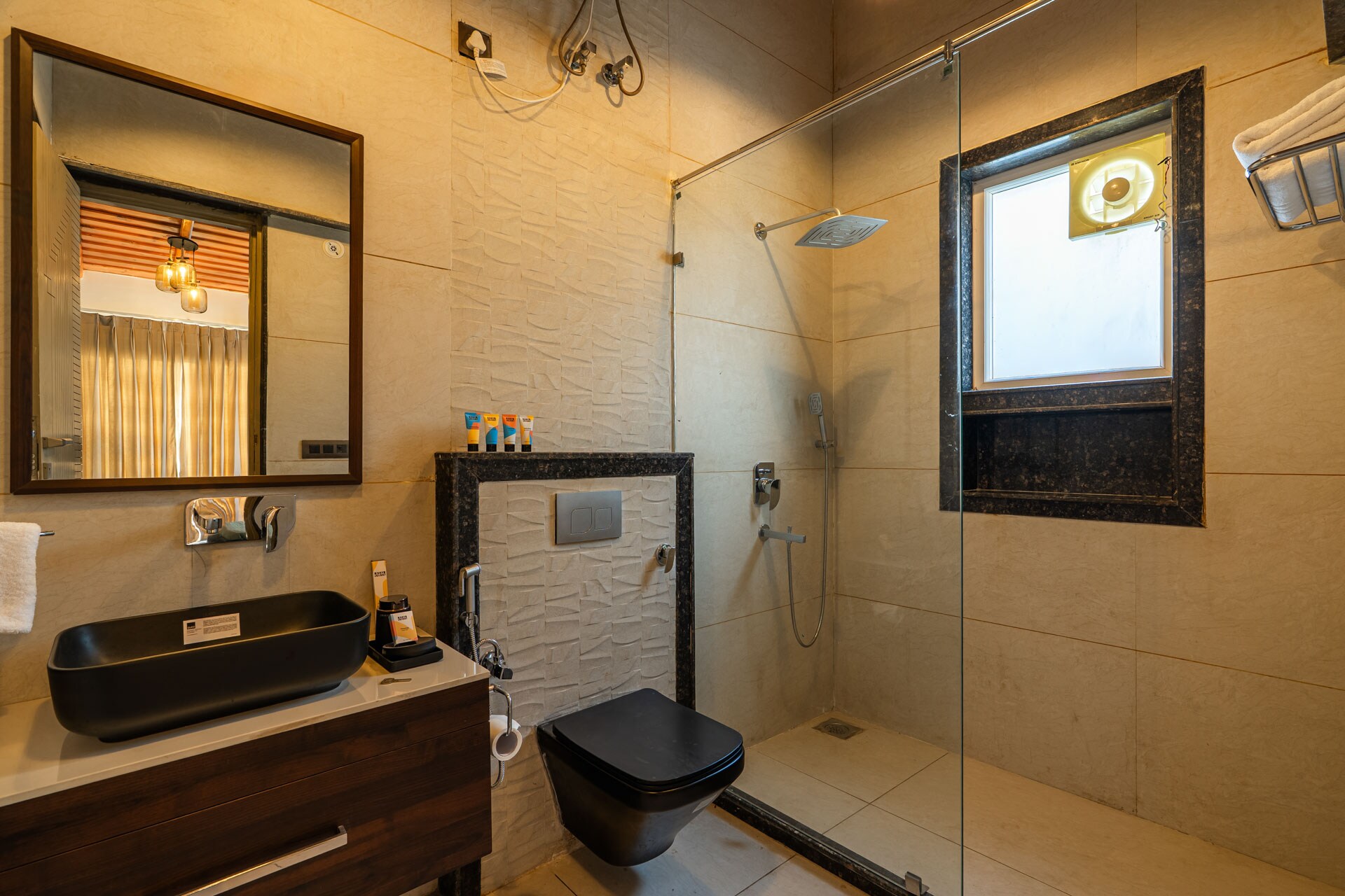 StayVista at Vida Avtara Suite - Tap to explore photos
