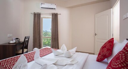 Aptin Crown Room Type - Deluxe AC Room
