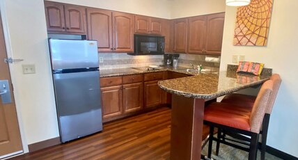 Staybridge Suites GREAT FALLS Room Type - 1 Bedroom Suite 1 Queen Riverview