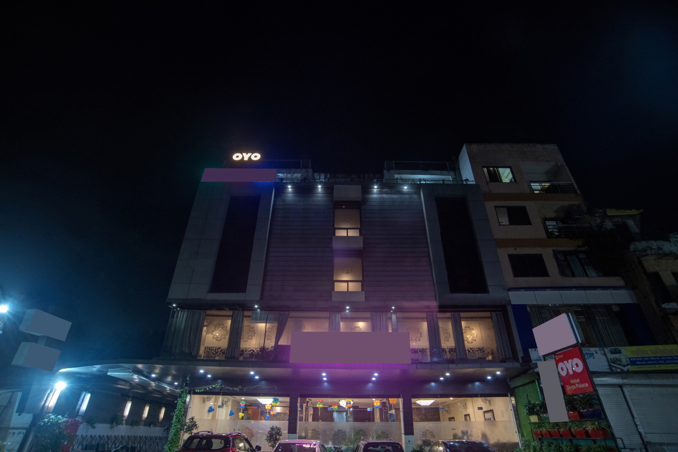 Super Townhouse Divya Palace - Tap to explore photos