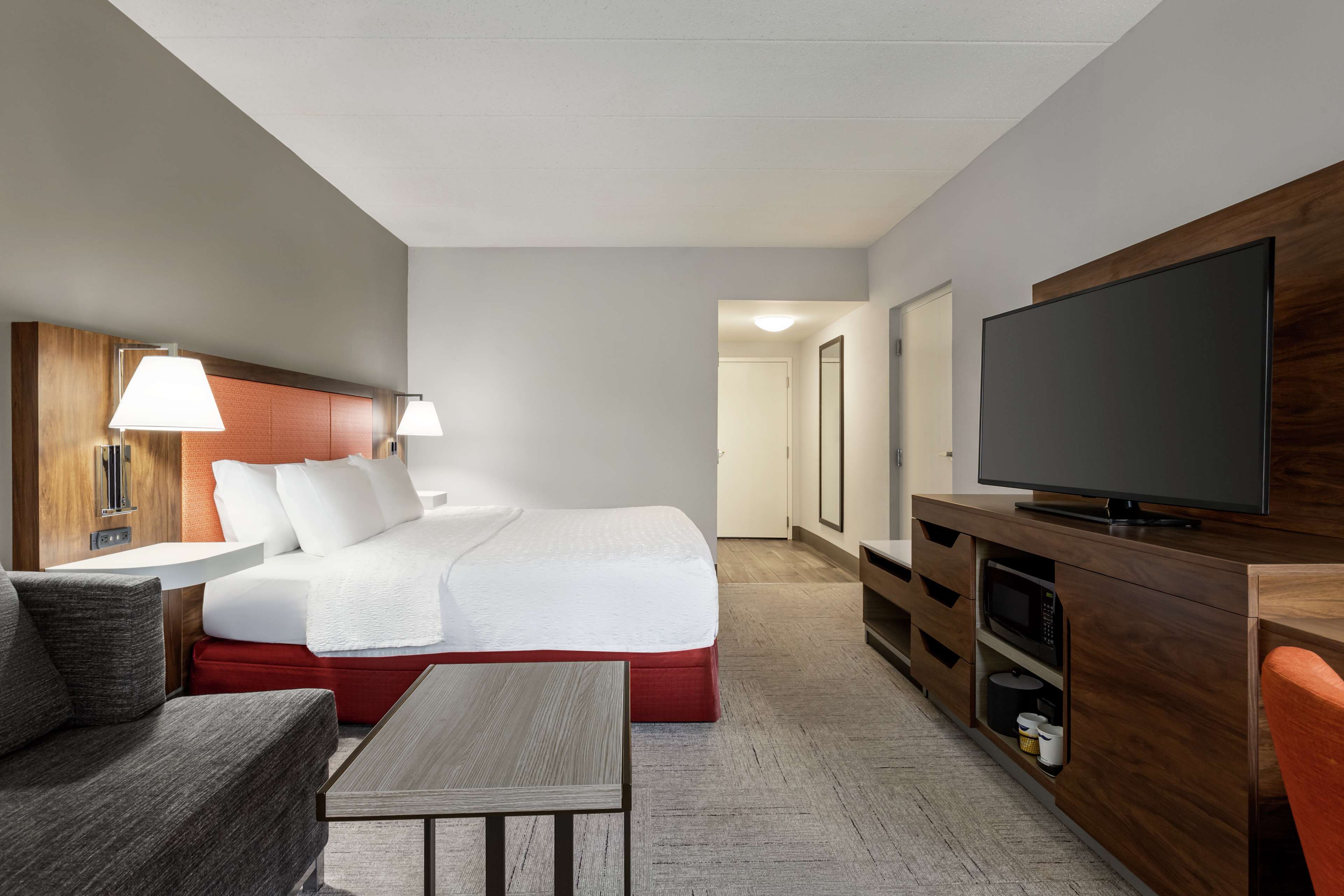 Hampton Inn by Hilton Quakertown - Tap to explore photos