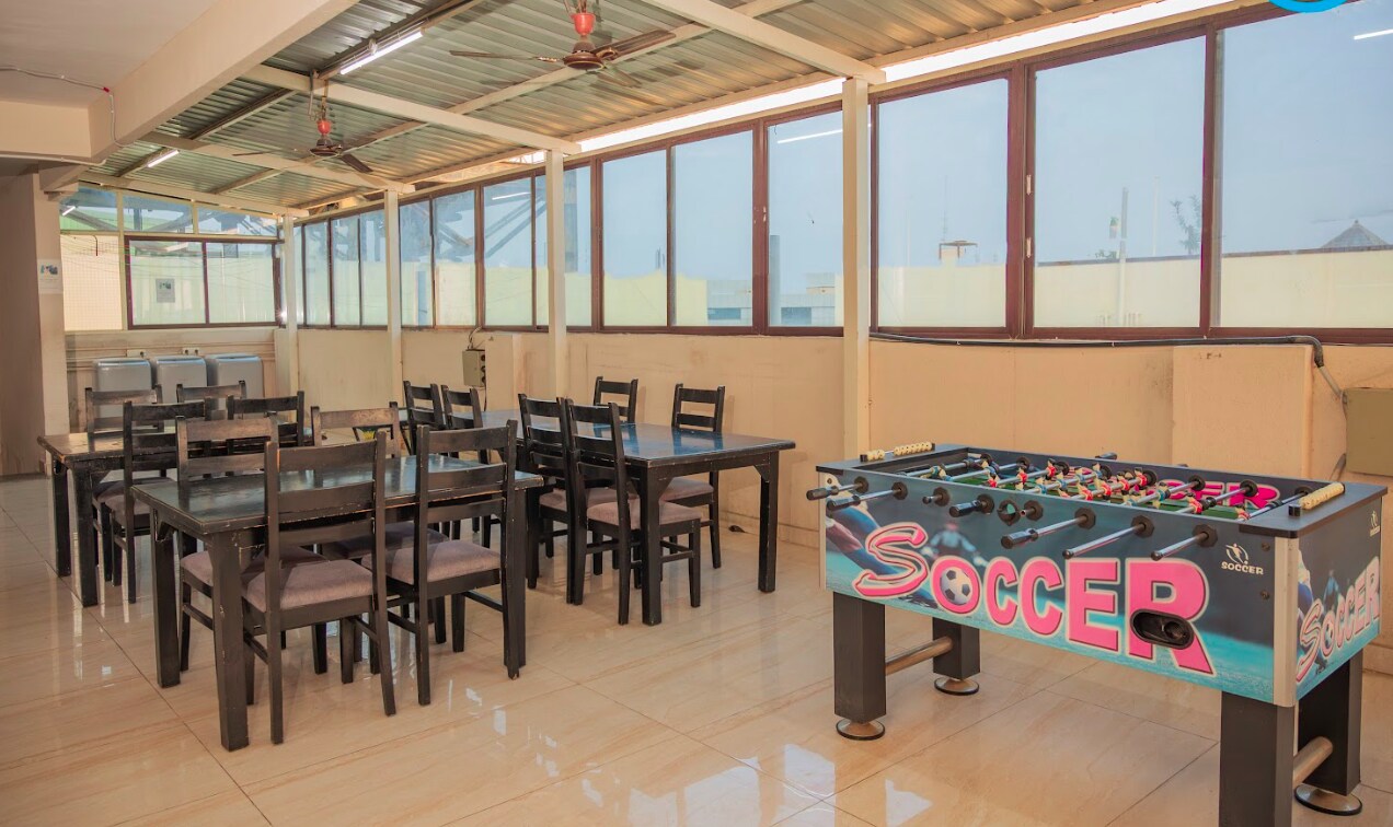 Z Express Maple - Tap to explore photos