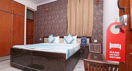 Hotel Hari Villa @ Sec 11 Noida Room Type - Deluxe Room
