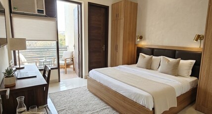 white lilly Room Type - Standard Deluxe Room